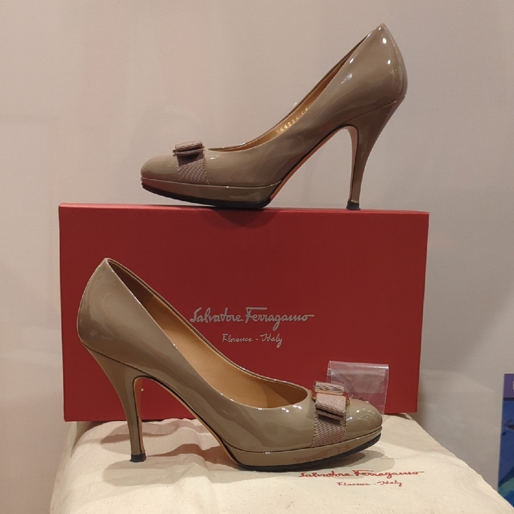 Salvatore Ferragamo Taupe Patent Heels with Bow
